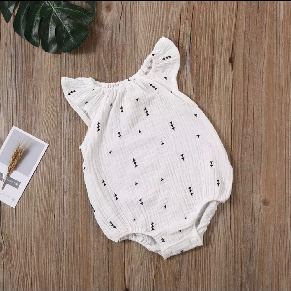 Baby Girl Linen Triangle Print Romper Outfit